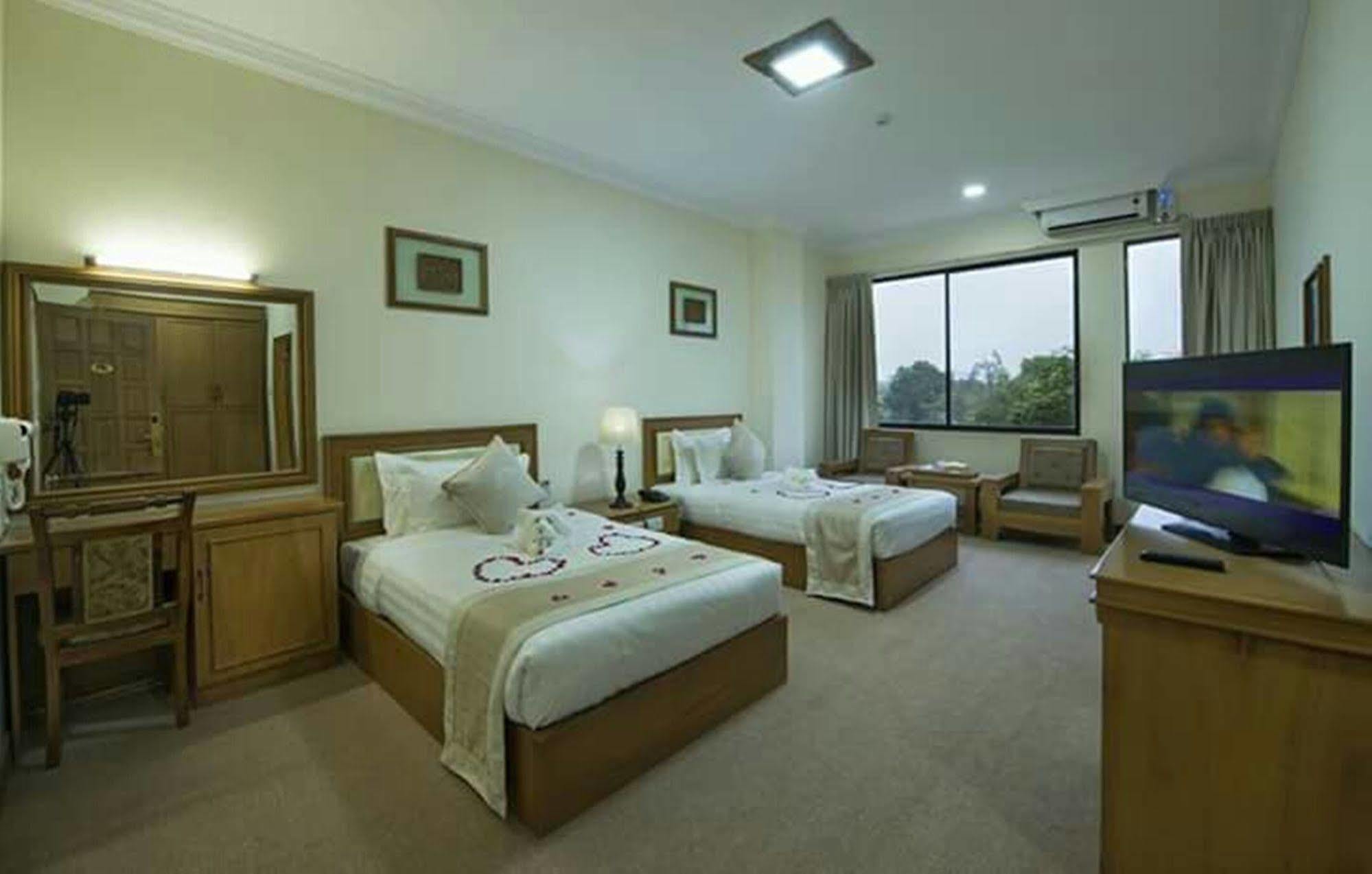 Hotel Shwe Nann Htike Pyin Oo Lwin Esterno foto